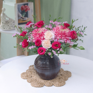 Hoa Cát tường mix thả bình gốm nâu tặng Mẹ – Tone hồng