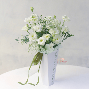 Giỏ hoa tươi mẫu 12 – Tone trắng kem