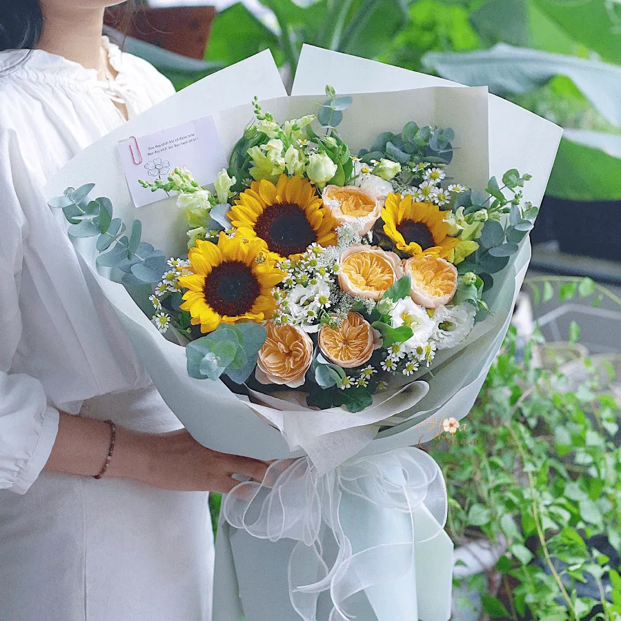 Bó hoa tone cam vàng – Mẫu 3
