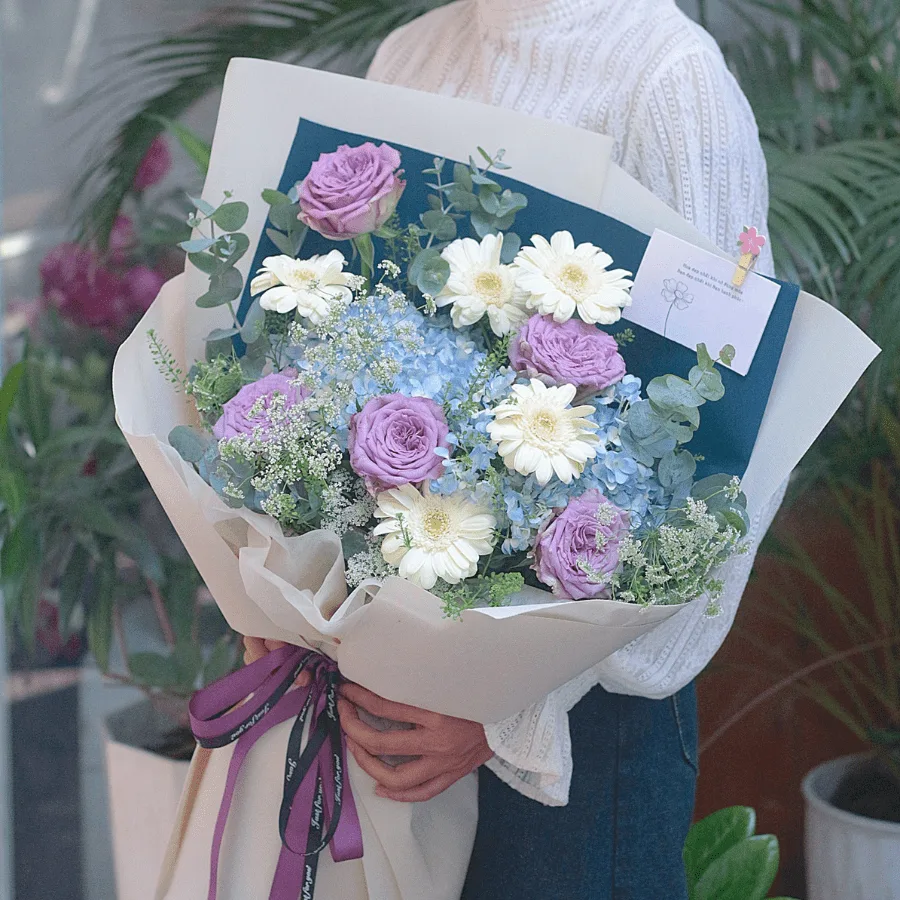 Bó hoa tone xanh dương - Vẻ đẹp thanh lịch tràn đầy ý nghĩa