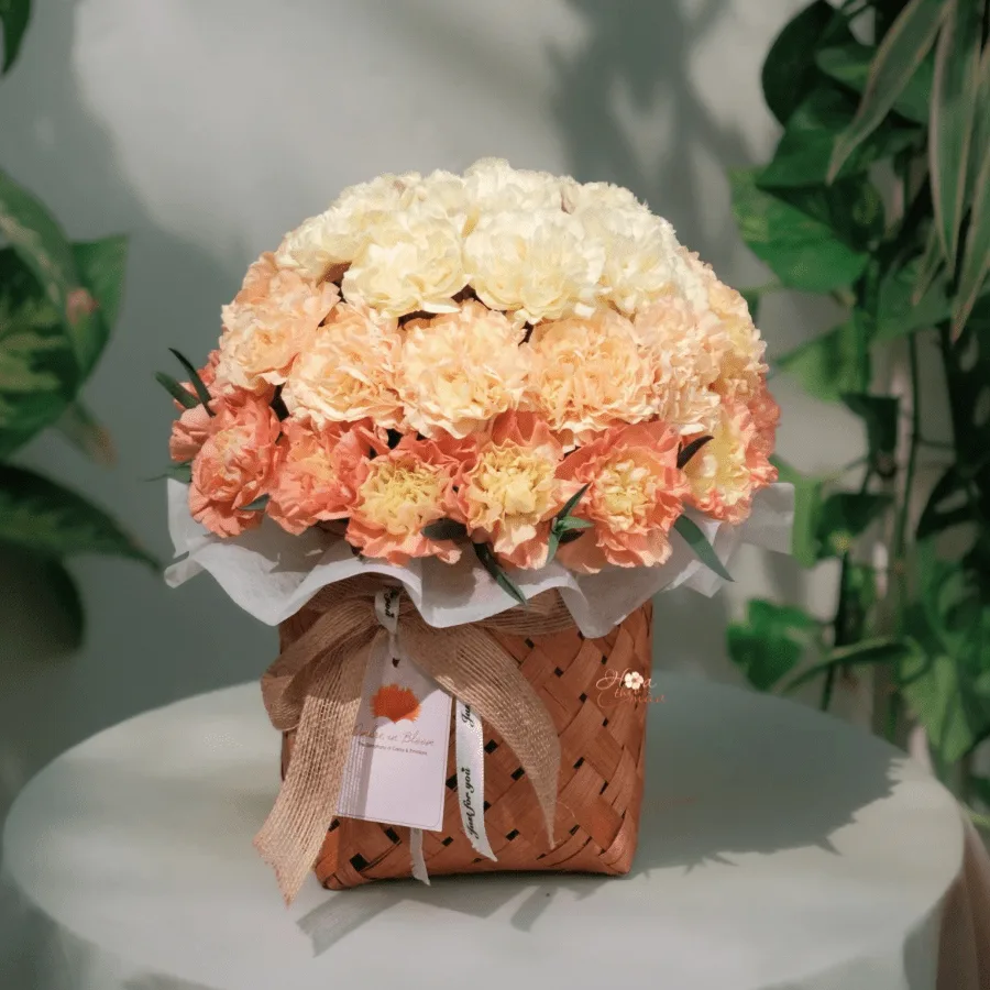 Giỏ hoa Autumn Glow với sắc cam-vàng ấm áp