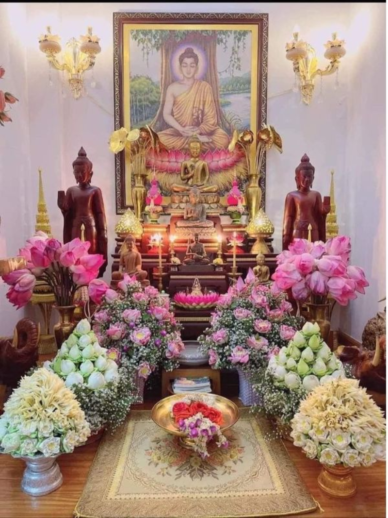 hoa chưng bàn thờ phật